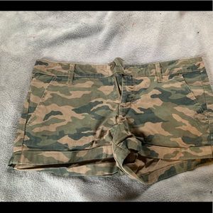 Jean camo shorts